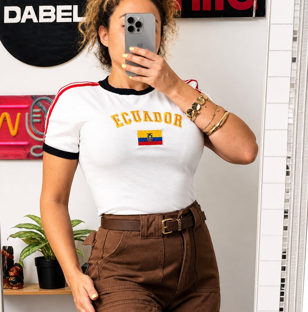 Camiseta Bordada- Ecuador