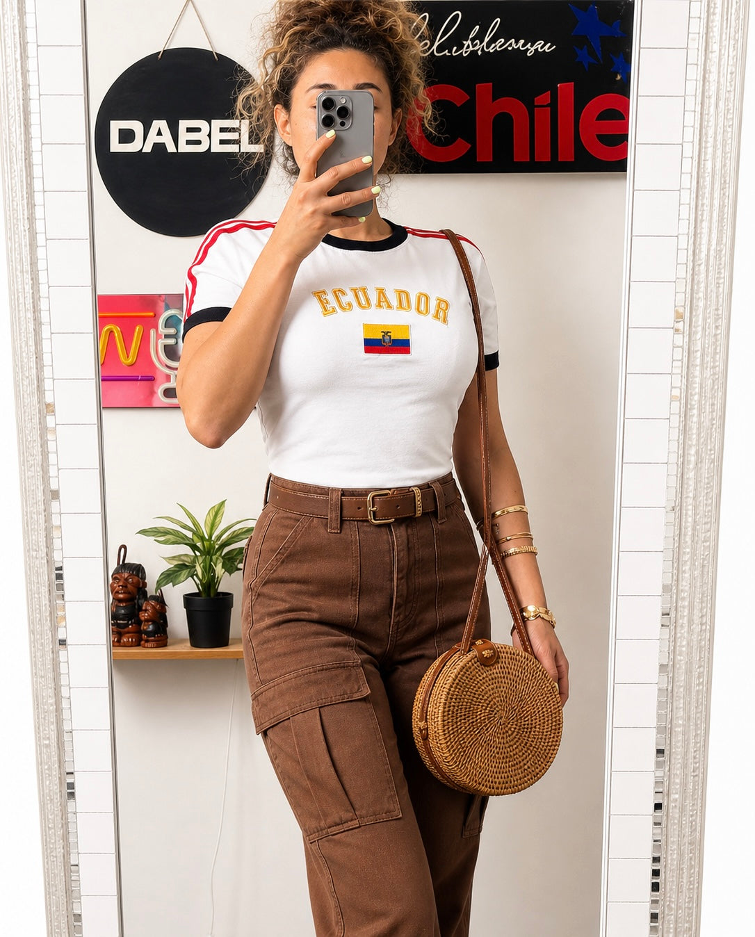 Camiseta Bordada- Ecuador